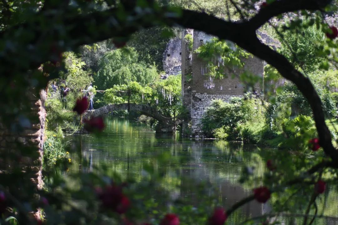 全世界最浪漫的花園！建在廢墟，美如天堂